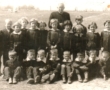 Przy kościele w Osmoli r, 1965, zdjęcie Krystyny Kutyłowskiej